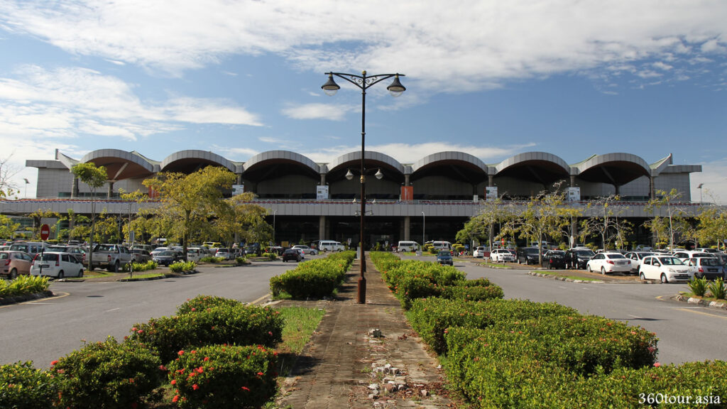 古晋国际机场大厦的外部视图
