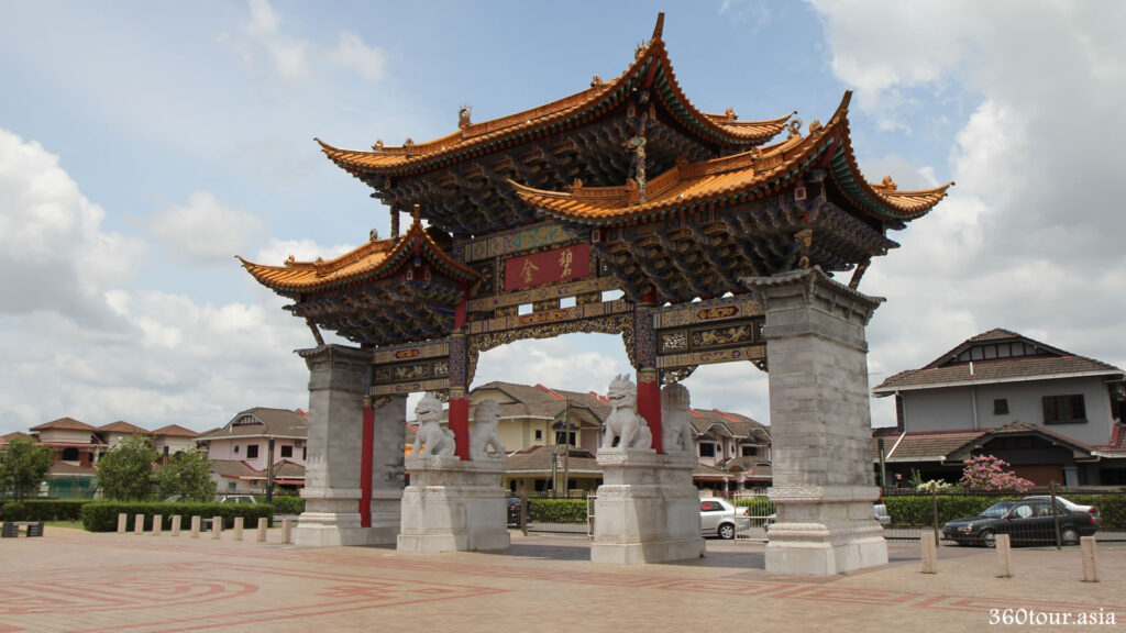 The Chinese Gateway viewed from the side of the Plaza