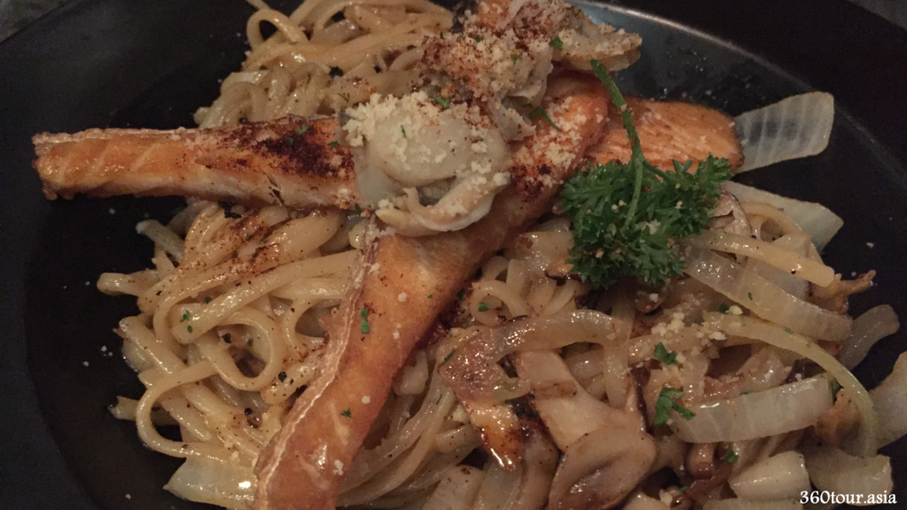 Overstepped Cafe - Pinky Salmon Linguine 