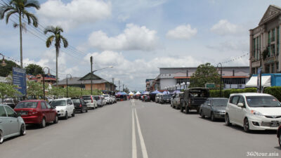 The main road toward the Bazar Ria Benak is limited to public traffics.