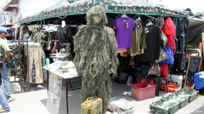 Heading to the wild ? Some jungle camouflage suits and equipment are for sale here.