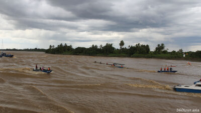 The Tidal Bore is over and we had a winner for the row boats.