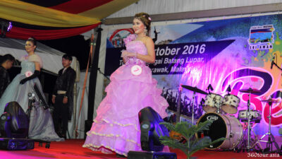 Contestant 7 with costume play from persona of Cinderella. 
