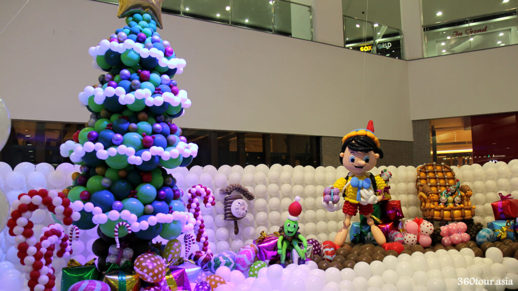 The Pinocchio Christmas theme balloon sculpture