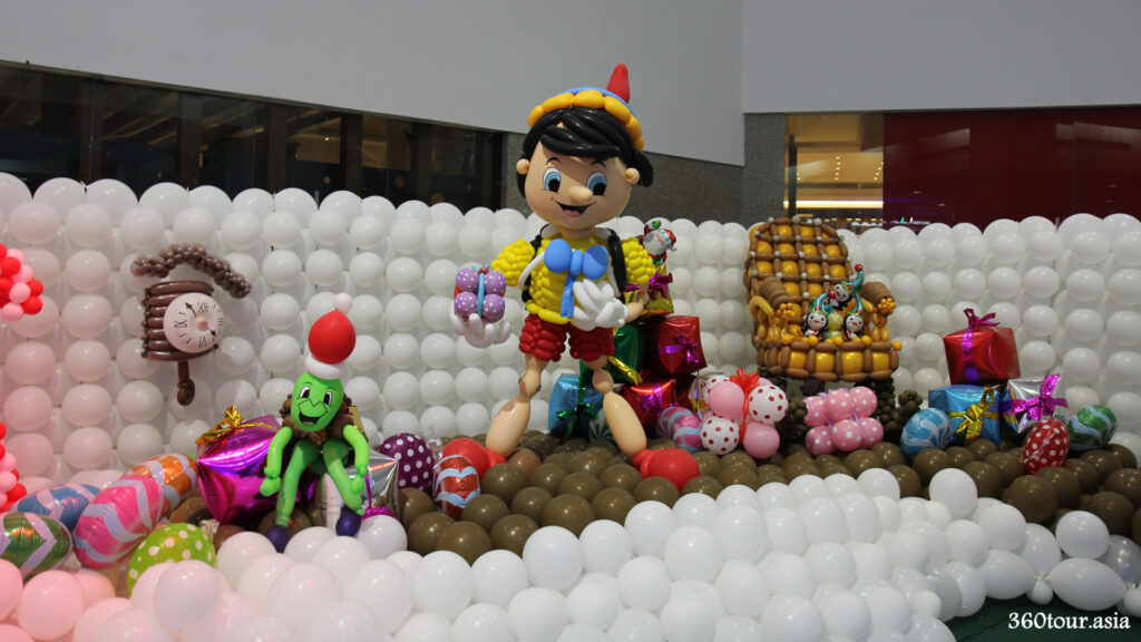 The Pinocchio Christmas theme balloon sculpture