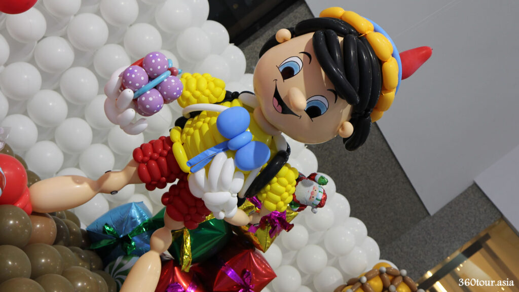 Pinocchio balloon sculpture wishing you a merry Christmas