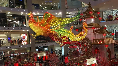 吉隆坡Pavilion商场为农历鸡年造了全马最大凤凰装饰