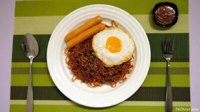 Fried Noodles with Sausage and Egg