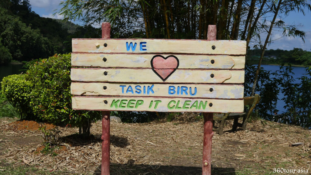 Another signage to remind visitors to keep the park clean