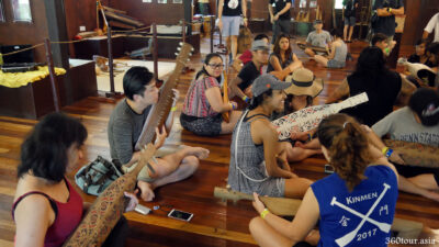 The Sape Tutorial in the Rainforest Music House