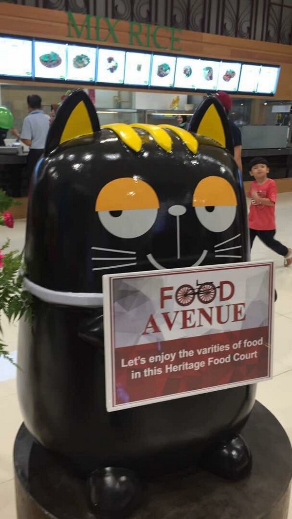 Niji cat of the Food Avenue