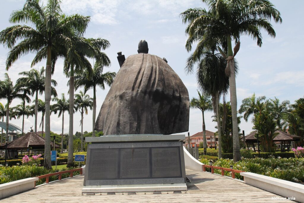 Admiral Zheng He statue as seen from the back