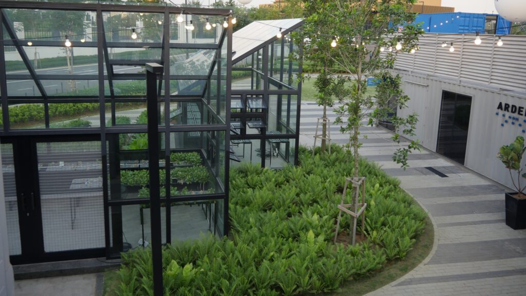 Beautiful Greenhouse Hydroponic Gardens
