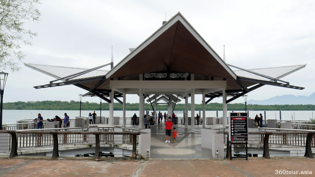 Kampung Telaga Air河滨平台