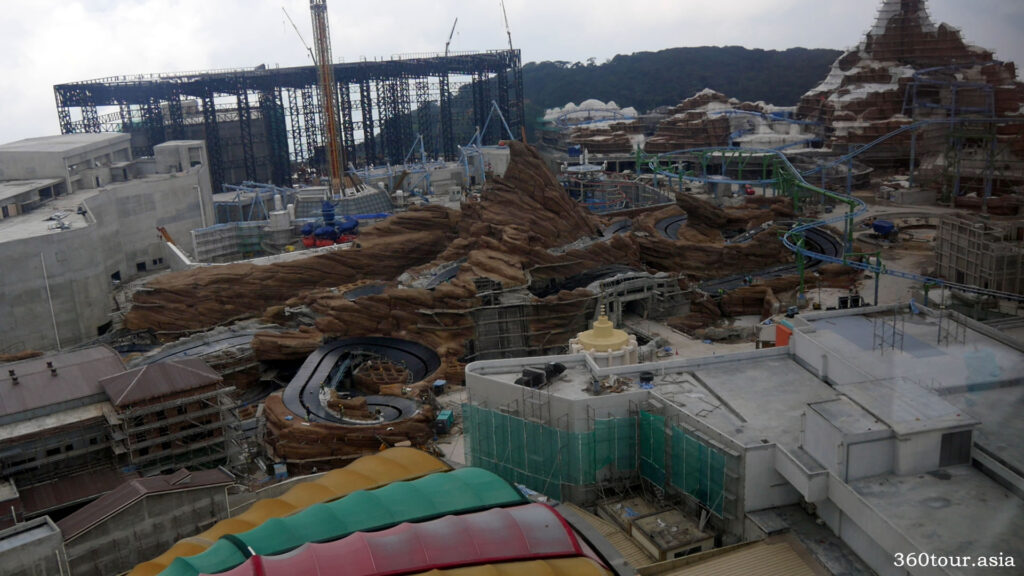 After the clouds pass by, we are able to see the Twentieth Century Fox World Malaysia in construction below