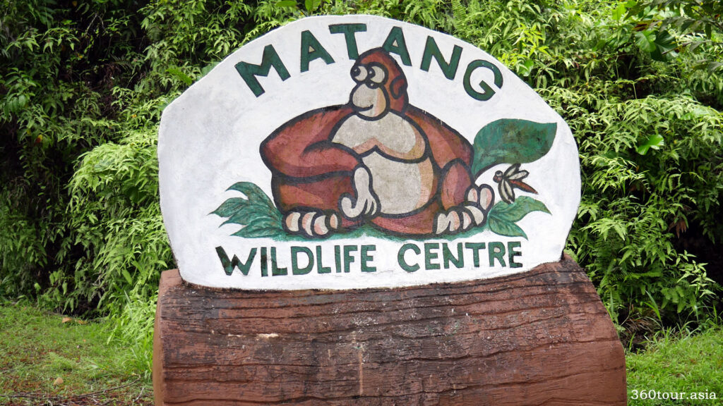 以红毛猩猩为特色的马当野生动物中心的欢迎标志