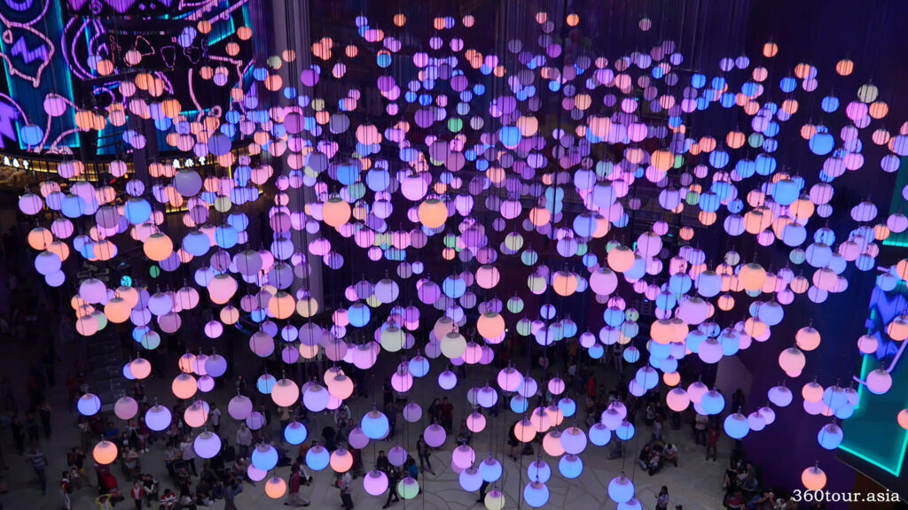 1,001 winch balls light show creates a immersive visual experience in midair