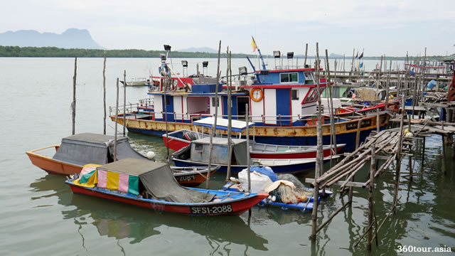 Kampung Telaga Air – A fishing village and waterfront at Matang, Kuching