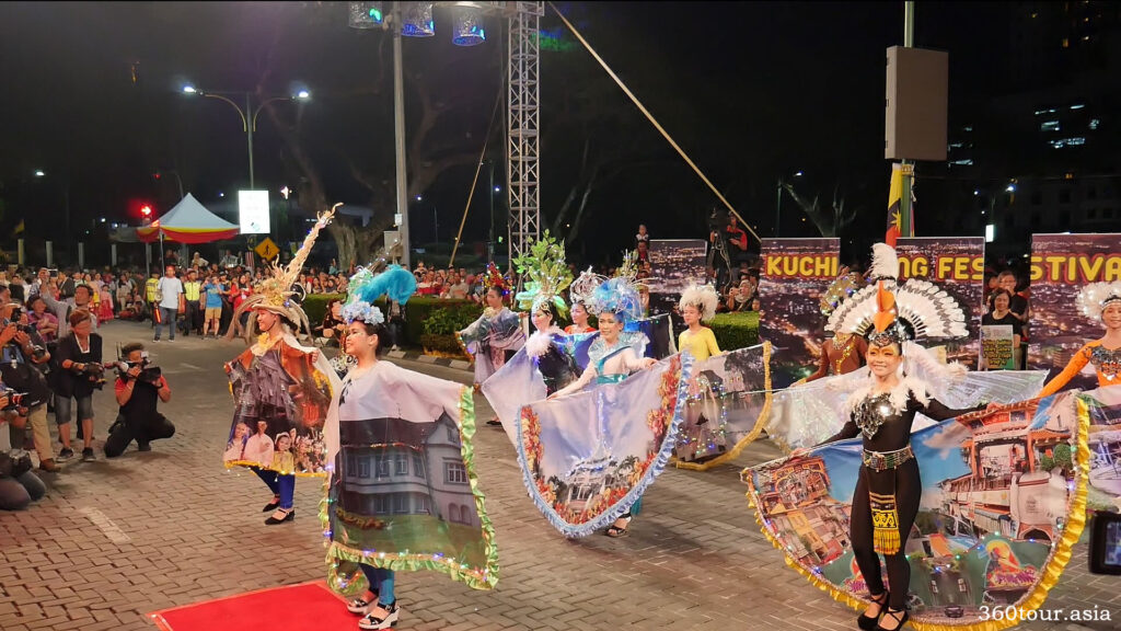 The beautiful dance costume showing various landmarks in Kuching