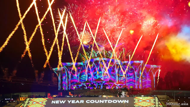 New Year Countdown 2019 and Launching of Visit Sarawak Year with fireworks at Darul Hana Bridge Kuching