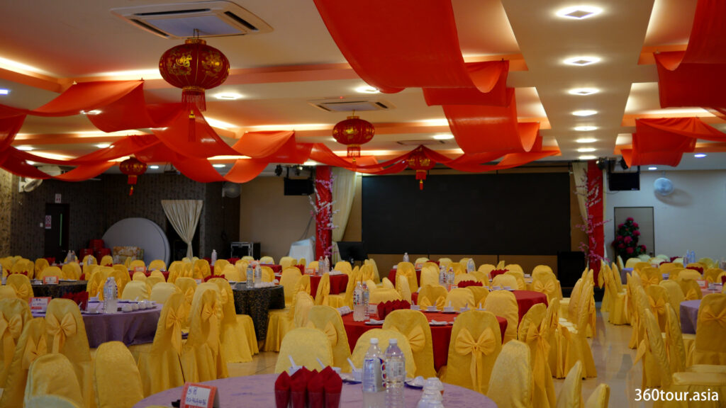 The spacious dinner hall with nicely decorated tables and ceiling