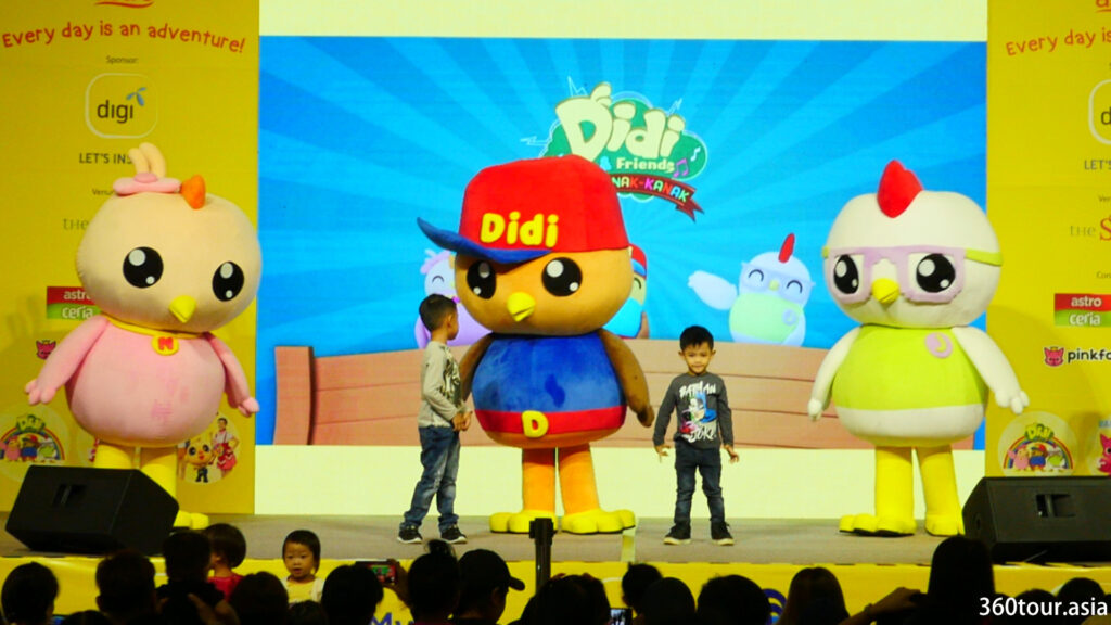 Interaction song and dance activity with Didi and friends