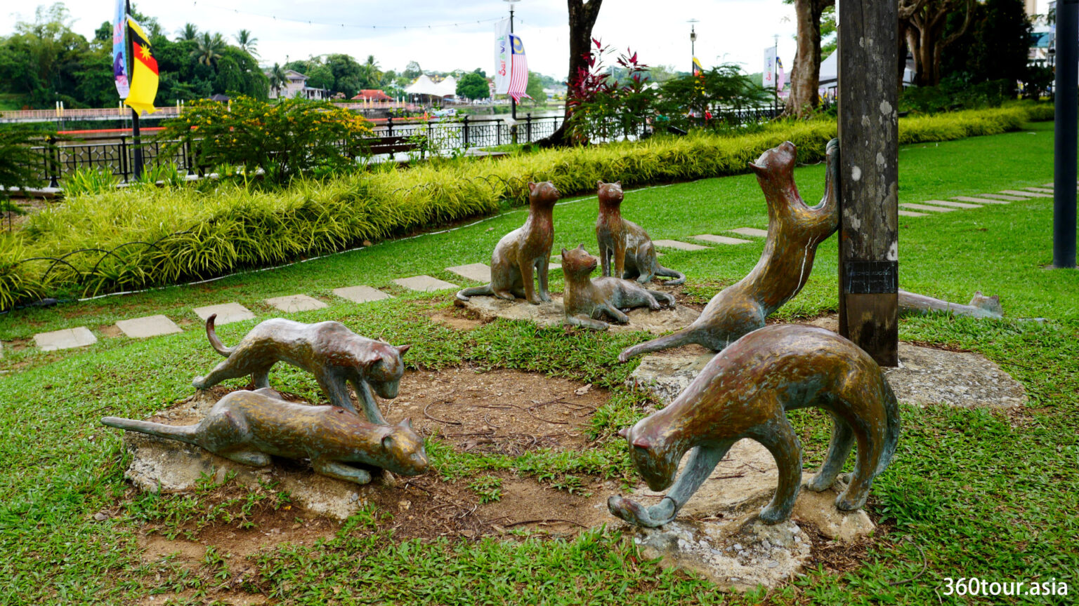 Kucing Kucing The nine Bronze Cat Sculpture of Kuching Waterfront