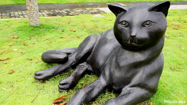 古晋嘉乐城Gala City的黑猫铜雕像