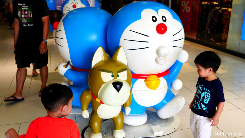 Kids will sure love playing beside the Doraemon statues.