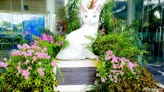 White cat statues of Kuching South City Hall