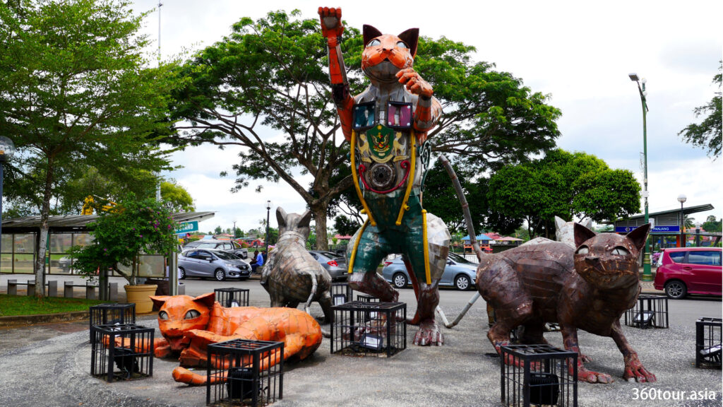 Scrape Metal Cat Sculpture of Kuching city is located at Jalan Gambir Kuching