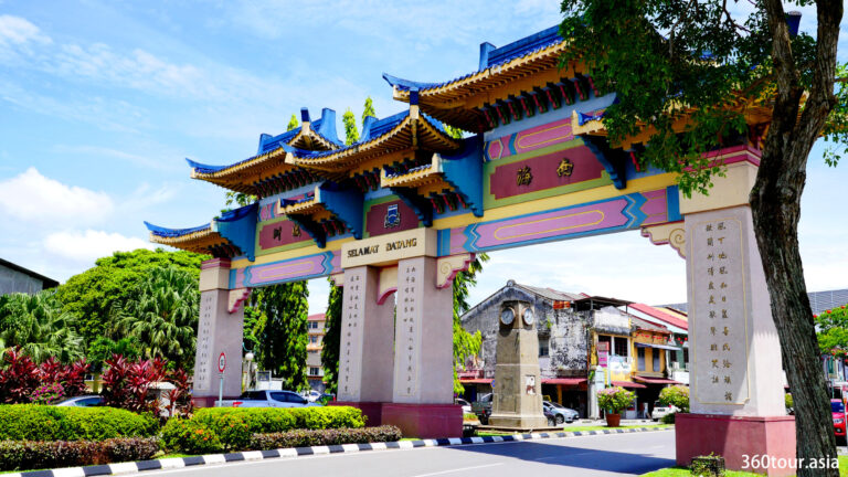 The Great Cat of Kuching – an welcoming icon at Padungan roundabout ...