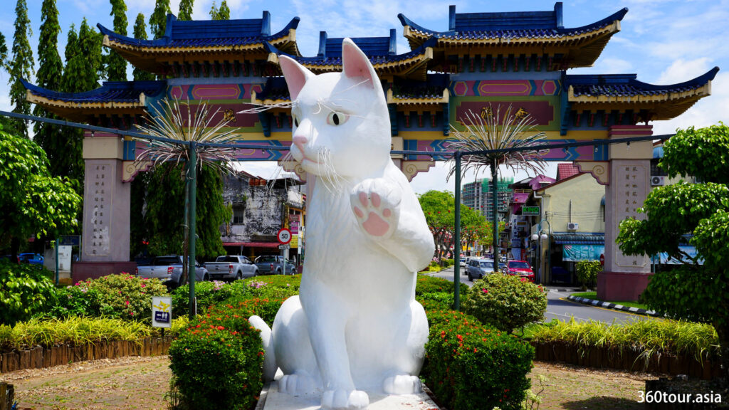Another view of the Great White Cat Statue.