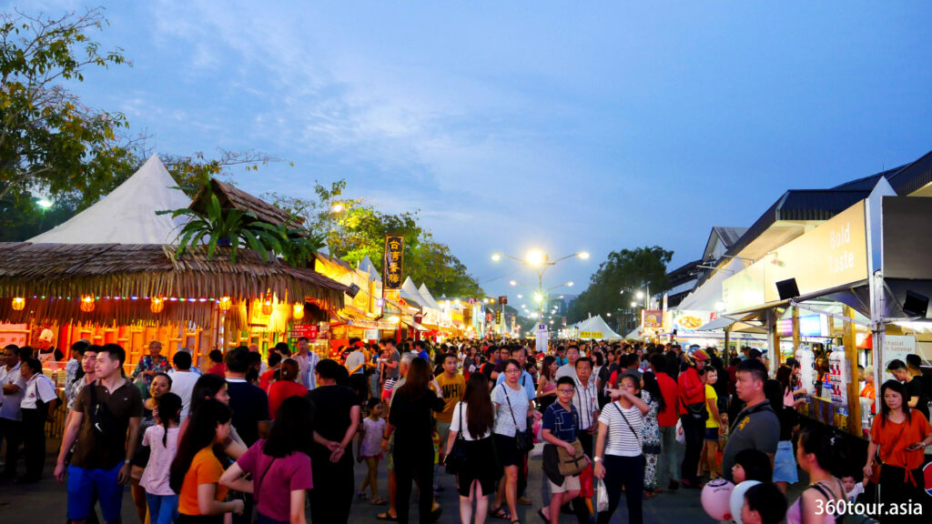 Visitors love to come Kuching Festival Fair.