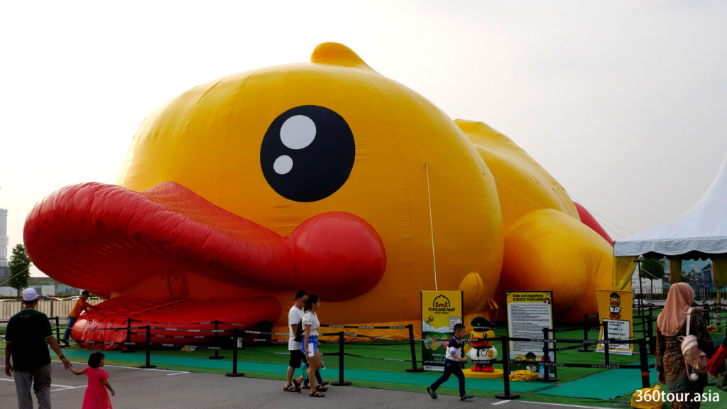 The Malaysia Largest inflatable yellow duck.