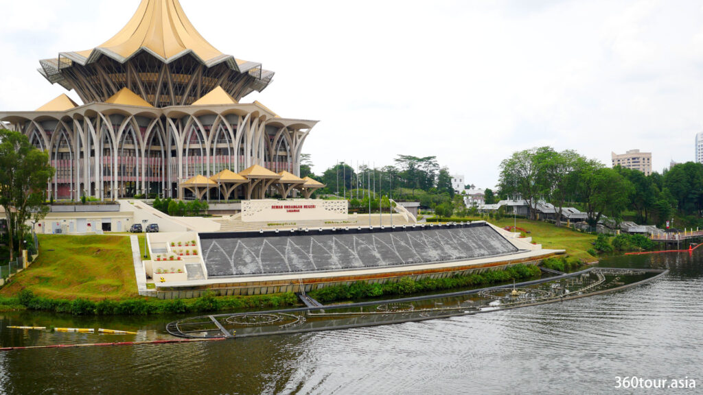 The Darul Hana Musical Fountain during the day.