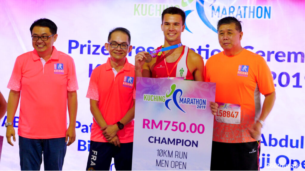 10公里男子公开组冠军。