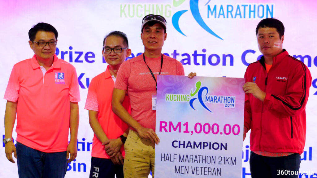 半程马拉松21KM男子宿将组冠军。