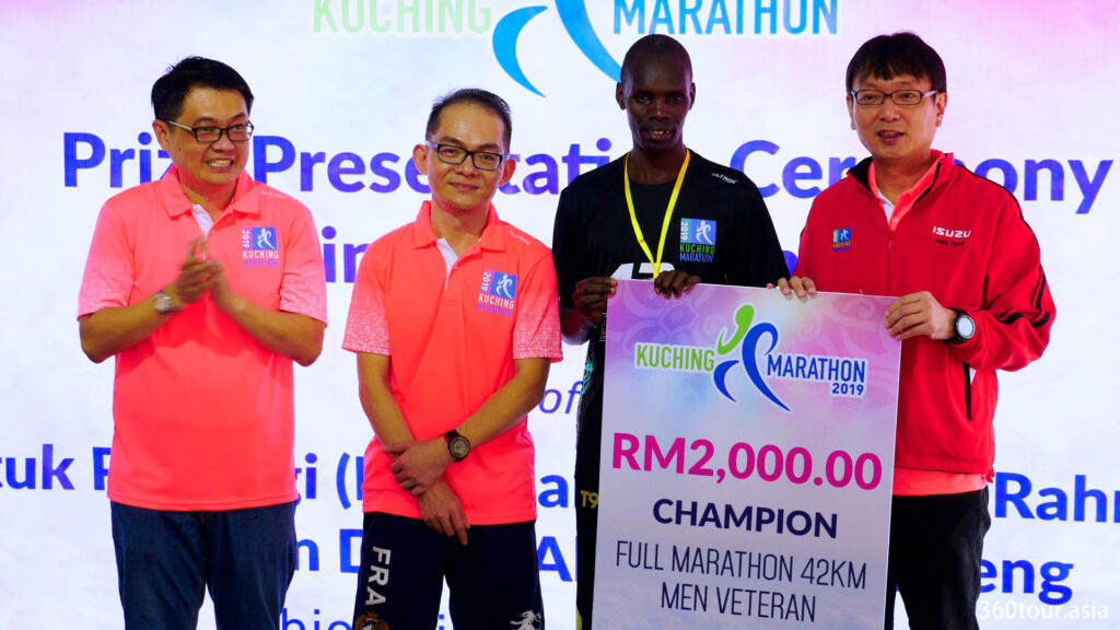 全程马拉松42KM男子宿将组冠军。