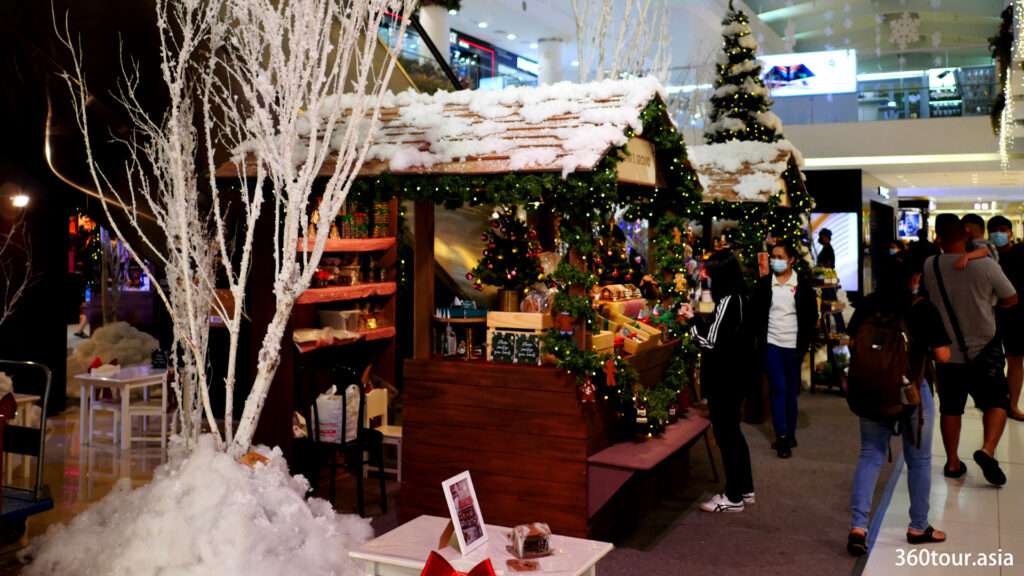There are functional stalls within the South Atrium winter street, selling Christmas gifts