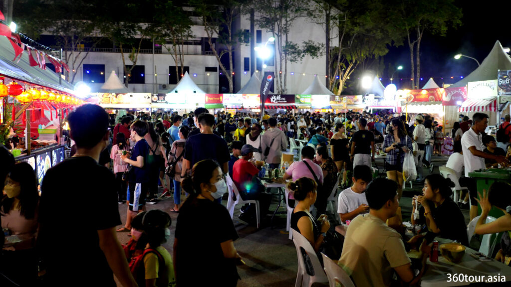 每天有數千名遊客參加古晉美食節