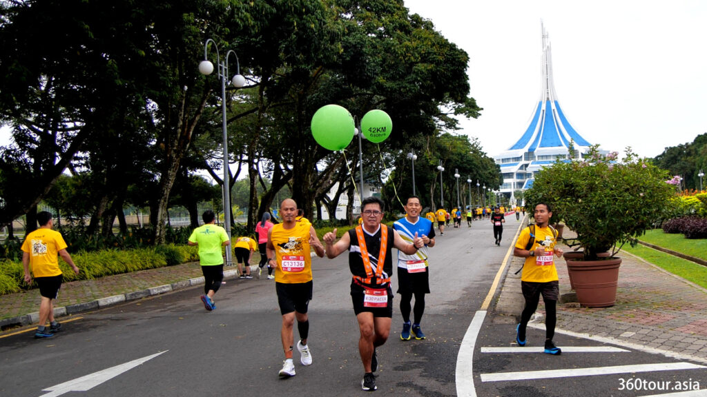 The full marathon pacer was happy when reaching the final few kilometers to the finishing line.