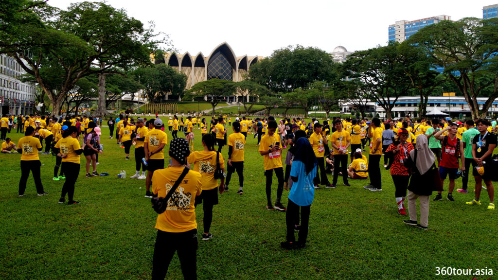 Runners gathers at the open field at Padang Merdeka.