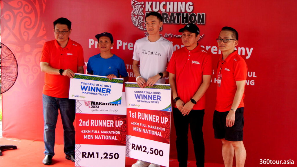 The 1st runner up and 2nd runner up of the 42KM Full Marathon Men National category.