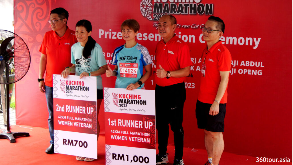 1st runner up and 2nd runner up of the 42KM Full Marathon Women Veteran category.