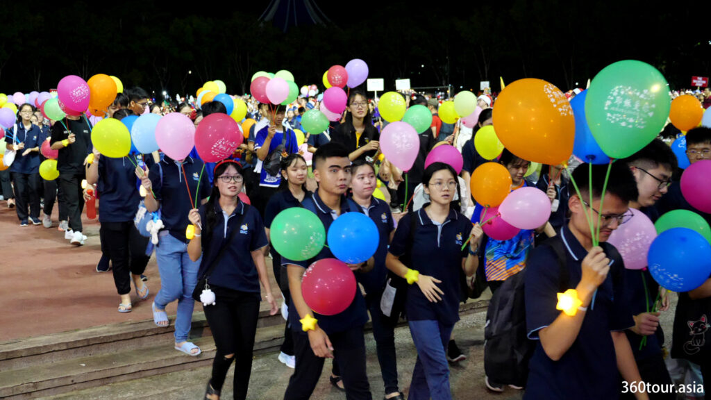 The colorful balloon makes the event lively.
