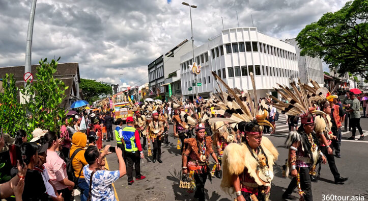 Kuching Gawai Dayak ‘Niti Daun’ Cultural Parade 2024